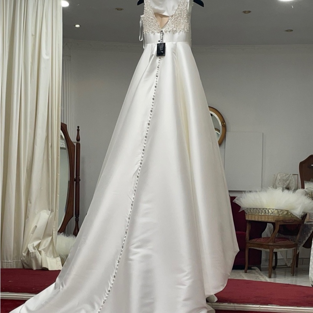 Justin Alexander wedding dress - Picture 9 of 10